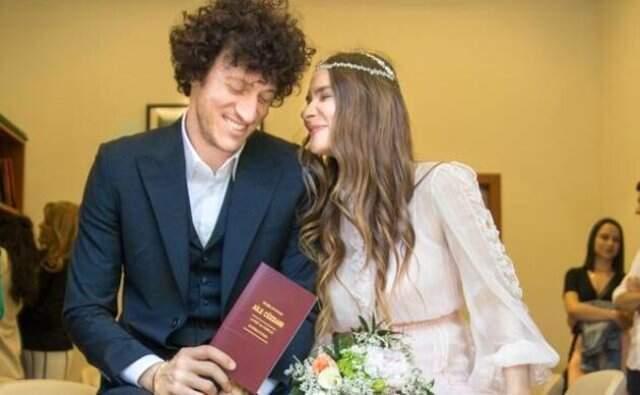 Bir hafta önce evlenen Müge Boz, hamile olduğunu duyurdu