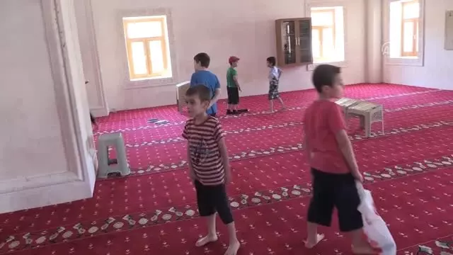 Doğu'da camilerden çocuk sesleri yankılanıyor Doğu'da camilerden çocuk sesleri yankılanıyor