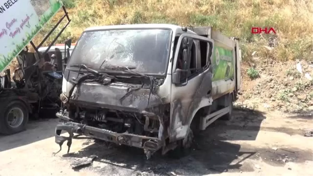 EDİRNE KEŞAN'DA BELEDİYEYE AİT 2 ÇÖP KAMYONU YAKILDI