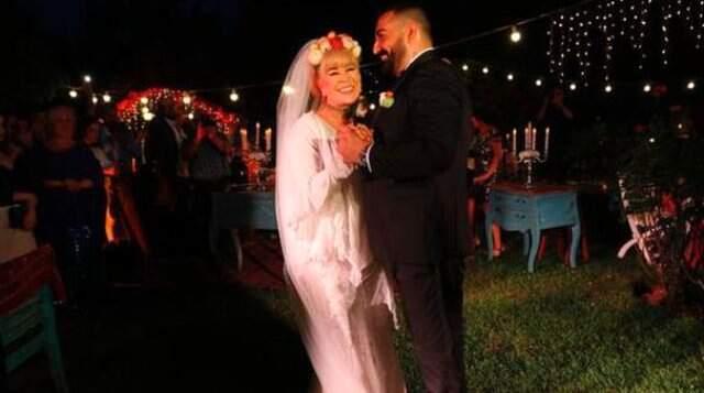 Eşinden boşanma kararı aldığını açıklayan Zerrin Özer, boşanmaktan vazgeçti