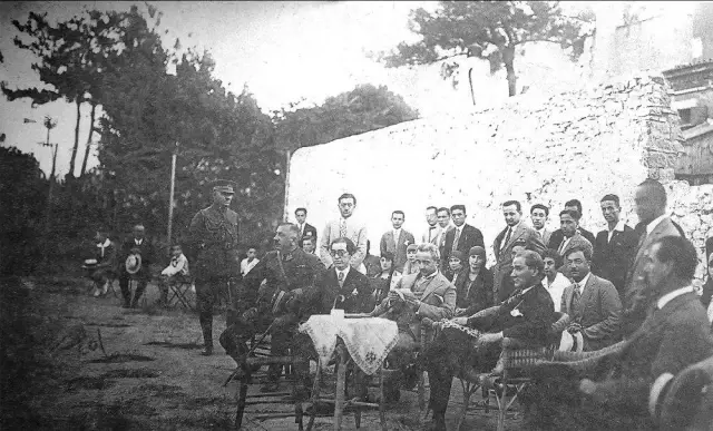 Karşıyaka'da tek yürek kutlama Karşıyaka'da tek yürek kutlama