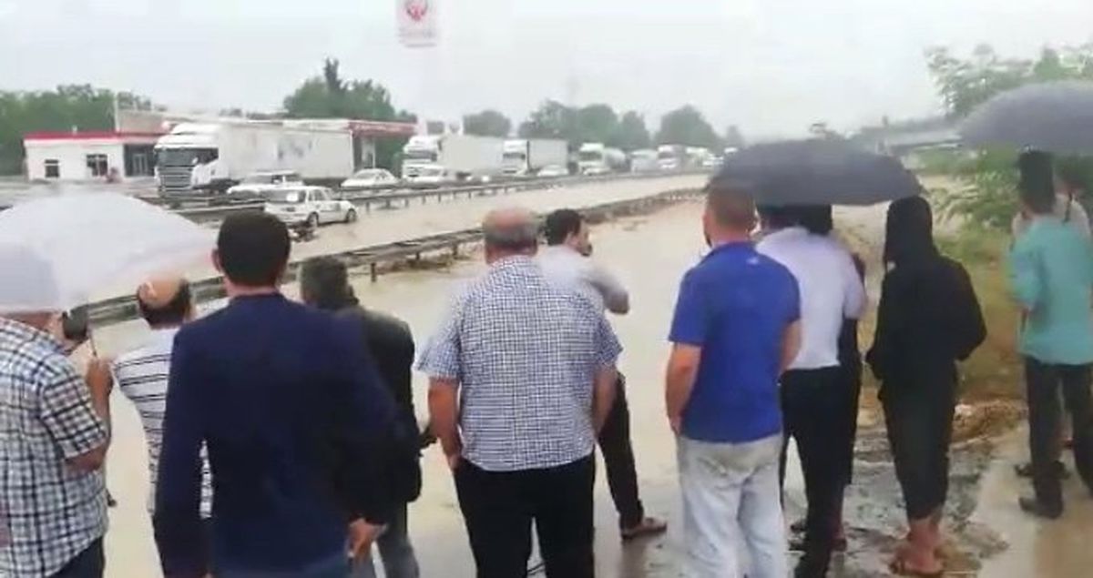 Sel nedeniyle E-5 karayolunda ulaşım güçlükle sağlanıyor