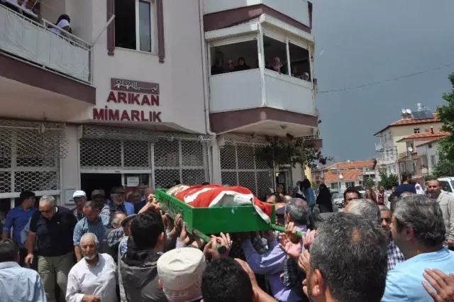 Afyon'daki kaza kurşunu kurbanları toprağa verildi