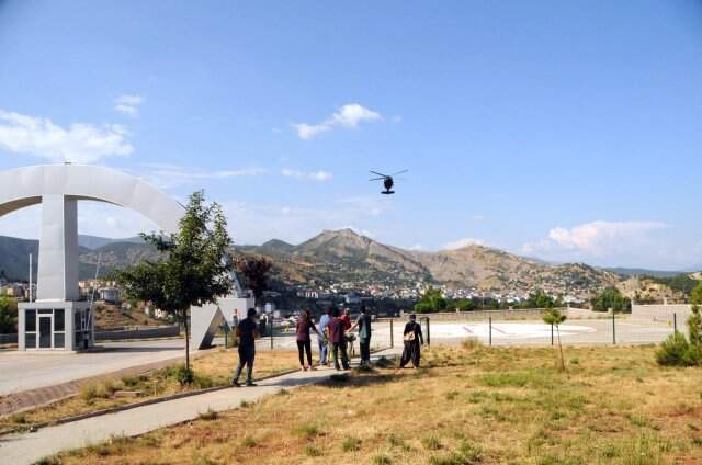 Ayının uçurumdan ittiği dağcıyı jandarma böyle kurtardı!