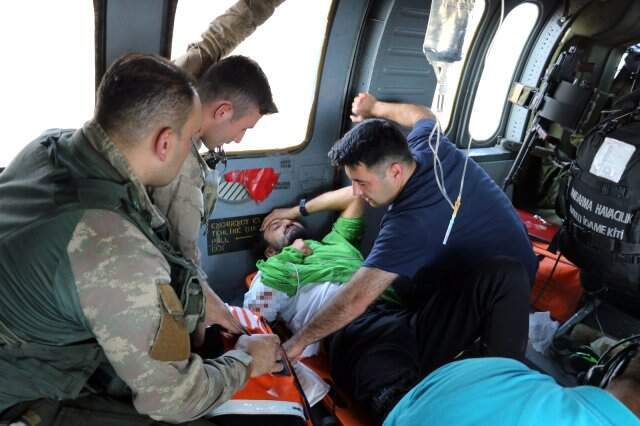 Ayının uçurumdan ittiği dağcıyı jandarma böyle kurtardı!