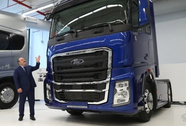 Bakan Varank'tan Ford Otosan Ar-Ge Merkezi'ne ziyaret