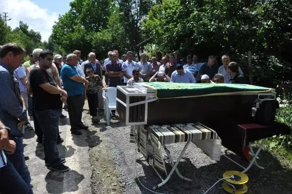 Bartın'da sele kapılan oğula zor veda