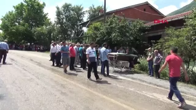 Bartın'da sele kapılan oğula zor veda