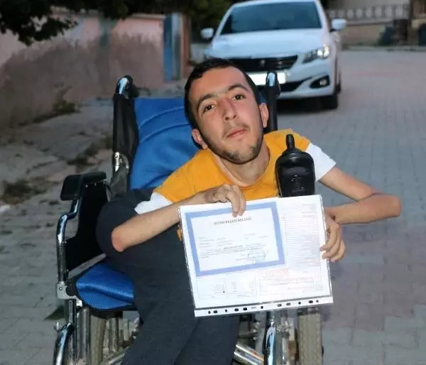 Bedensel engelli Abdullah'ın hedefi bilgisayar mühendisliği Bedensel engelli Abdullah'ın hedefi bilgisayar mühendisliği