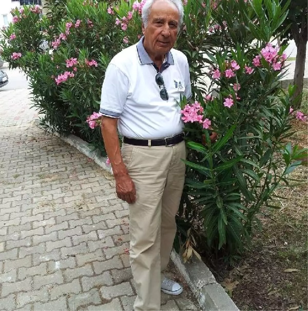 Denize giren yaşlı adam boğuldu