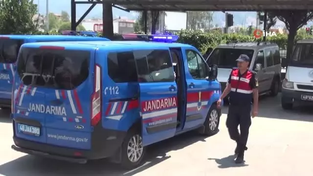 Fethiye'de tartıştığı kişiyi bıçakla öldüren zanlı tutuklandı Fethiye'de tartıştığı kişiyi bıçakla öldüren zanlı tutuklandı