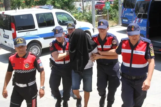 Fethiye'de tartıştığı kişiyi bıçakla öldüren zanlı tutuklandı Fethiye'de tartıştığı kişiyi bıçakla öldüren zanlı tutuklandı