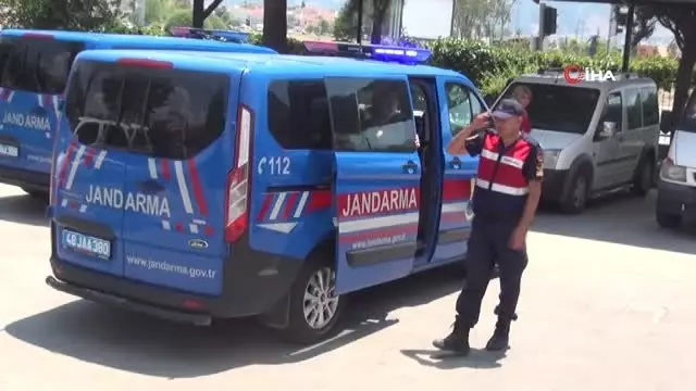 Fethiye'de tartıştığı kişiyi bıçakla öldüren zanlı tutuklandı Fethiye'de tartıştığı kişiyi bıçakla öldüren zanlı tutuklandı
