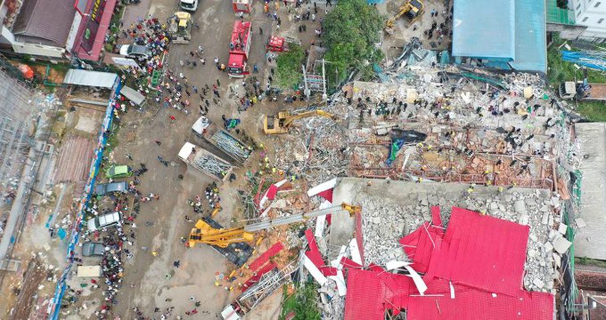 Kamboçya'da 7 katlı bina çöktü: 7 ölü, 21 yaralı