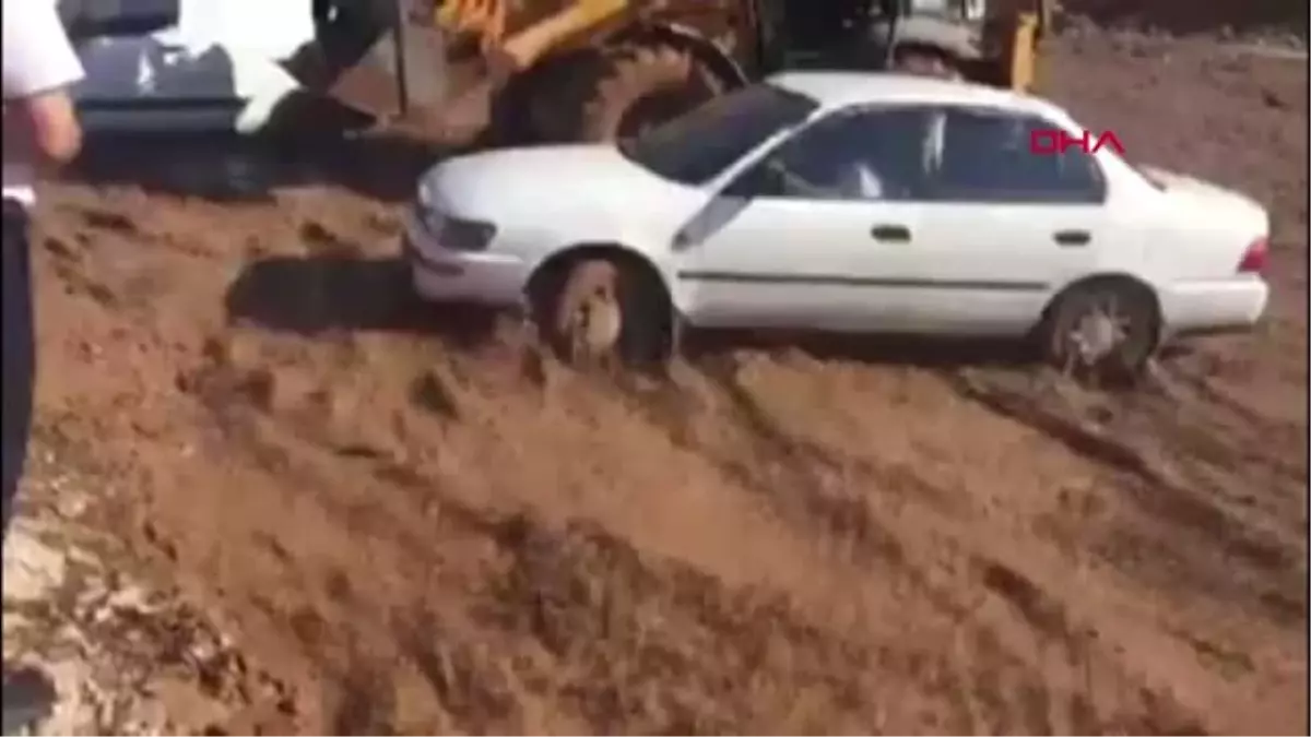 KONYA Sel suları piknikçileri mahsur bıraktı