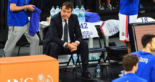 Maç sonu Ali Koç sahaya indi! Kameralara yansımayan o anlar