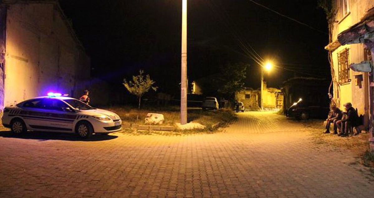 Nişan eğlencesinde kazara iki arkadaşını öldüren şahıs acıya dayanamayıp kalp krizi geçirdi