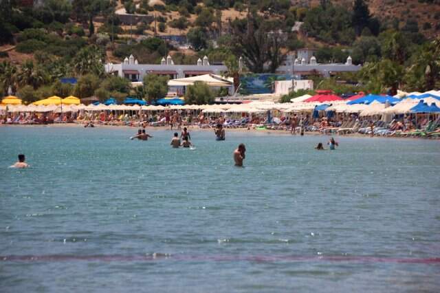 Seçmen sandığa kilitlendi, plajlar boş kaldı