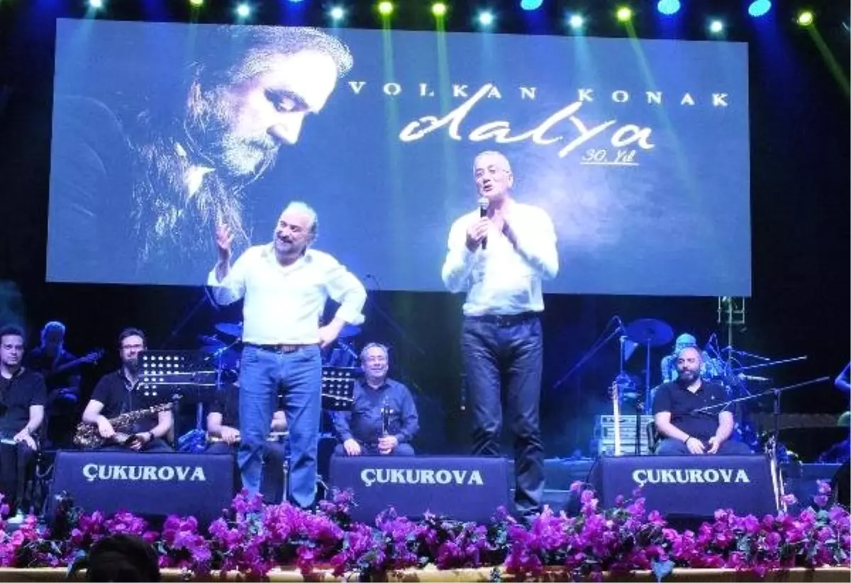 Volkan Konak, Mersin'de hayranlarını coşturdu