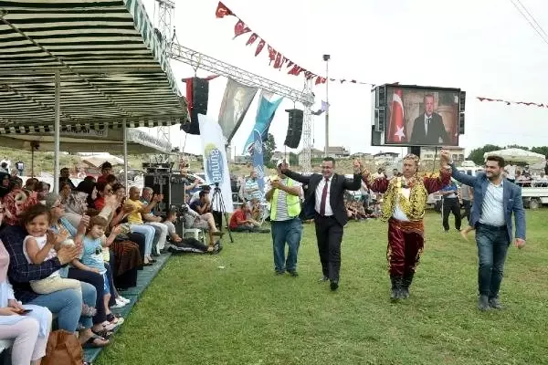 Yalıntaş'ta başpehlivan, ikizini yenen İsmail Balaban oldu Yalıntaş'ta başpehlivan, ikizini yenen İsmail Balaban oldu
