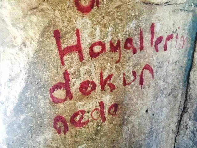 2500 yıllık anıt mezar, vandalizm duvarına döndü 2500 yıllık anıt mezar, vandalizm duvarına döndü