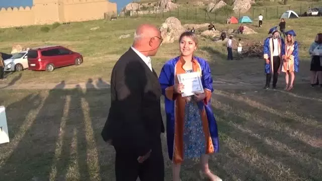 47 yaşında dördüncü üniversiteden mezun oldu