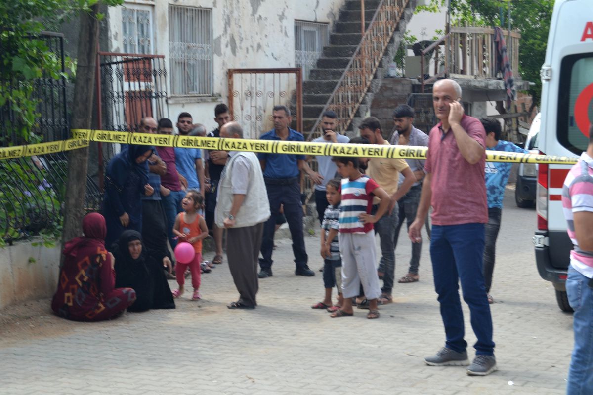 Adana'da vahşet! 15 yaşındaki kız çocuğu boğazı kesilerek öldürüldü