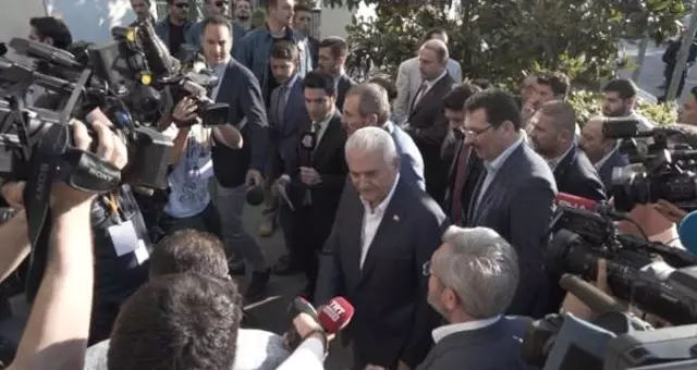 AK Parti İstanbul Adayı Yıldırım, ilk seçim sonuçlarıyla ilgili soruya 'Hayırlısı olsun' dedi.