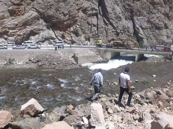 Bisikletiyle düştüğü derede kayboldu