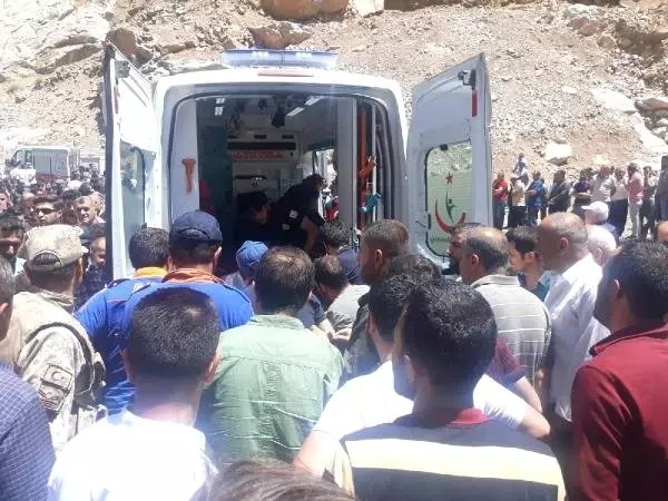 Bisikletiyle düştüğü derede kayboldu (2)
