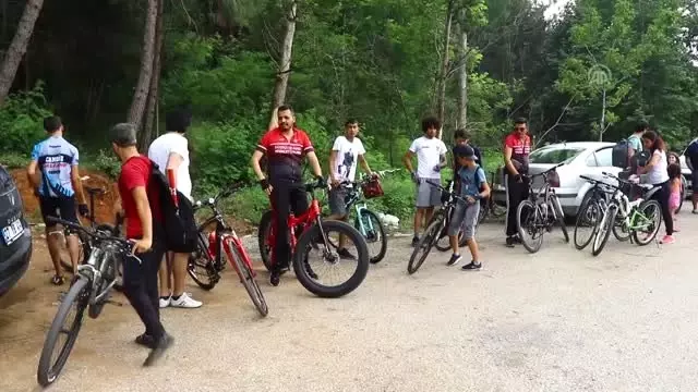 Doğaseverler 2 römork çöp topladı