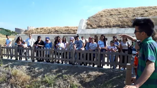 Eğirdir'de başarılı öğrencilere Çanakkale gezisi ödülü