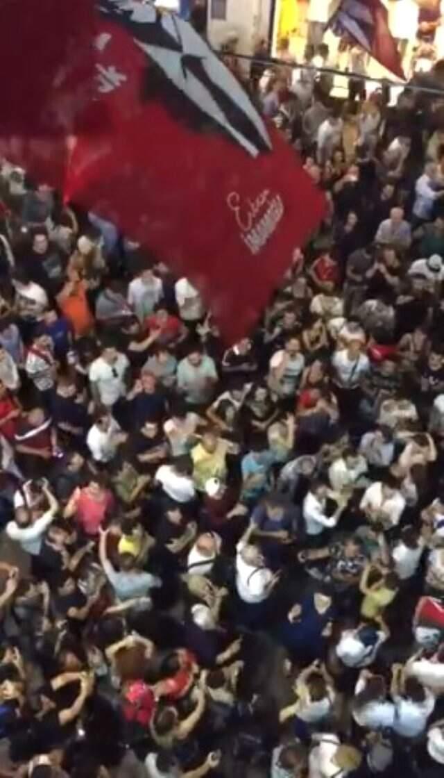 Ekrem İmamoğlu destekçileri soluğu meydanlarda aldı!