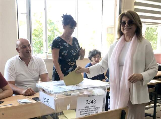 Eski Başbakan Tansu Çiller oyunu Sarıyer'de kullandı