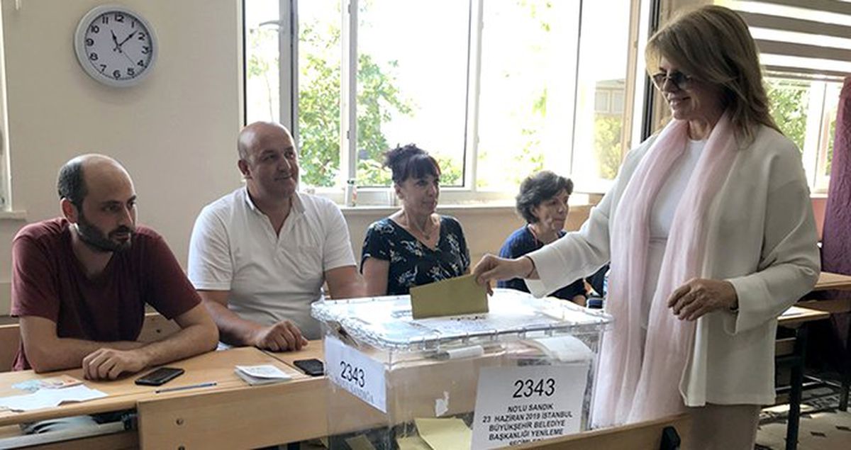 Eski Başbakan Tansu Çiller oyunu Sarıyer'de kullandı