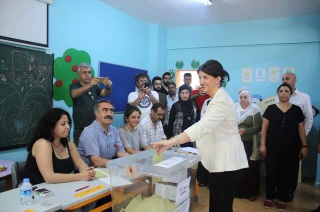 HDP Eş Genel Başkanı Buldan, teröristbaşı Öcalan'ın çağrısına uymayarak oyunu kullandı
