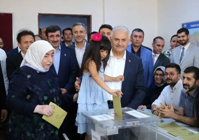 İstanbul seçimini yapıyor! 10,5 milyon kişi yeniden sandık başında