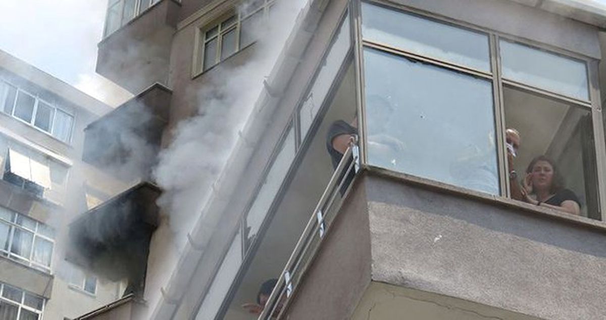Kadıköy'de yangın: Anne baba öldü, engelli oğulları kurtarıldı