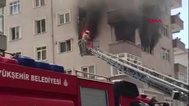 KADIKÖY'DE YANGIN ANNE BABA ÖLDÜ, ENGELLİ OĞULLARI KURTARILDI 3