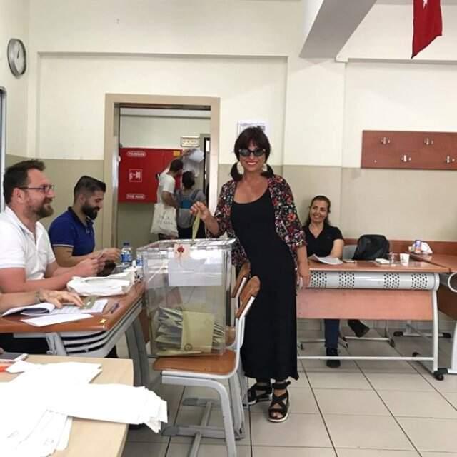 Oyunu kullanan ünlü isimlerin 23 Haziran paylaşımları