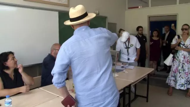 Ünlü komedyen Ceyhun Yılmaz oyunu kullandı Ünlü komedyen Ceyhun Yılmaz oyunu kullandı