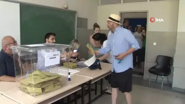 Ünlü komedyen Ceyhun Yılmaz, oyunu kullandı Ünlü komedyen Ceyhun Yılmaz, oyunu kullandı