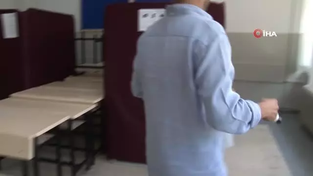 Ünlü komedyen Ceyhun Yılmaz, oyunu kullandı Ünlü komedyen Ceyhun Yılmaz, oyunu kullandı