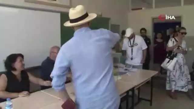 Ünlü komedyen Ceyhun Yılmaz oyunu kullandı Ünlü komedyen Ceyhun Yılmaz oyunu kullandı