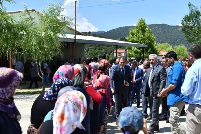 Vali Seymenoğlu dolu hasarı gören bölgeleri inceledi