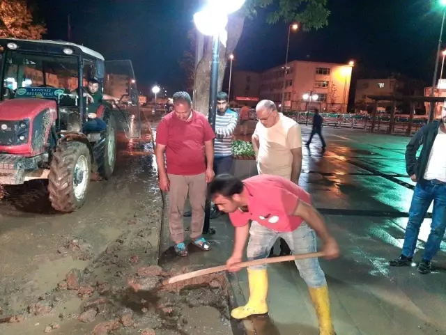 Yahyalı'da sağanak yağış sele neden oldu