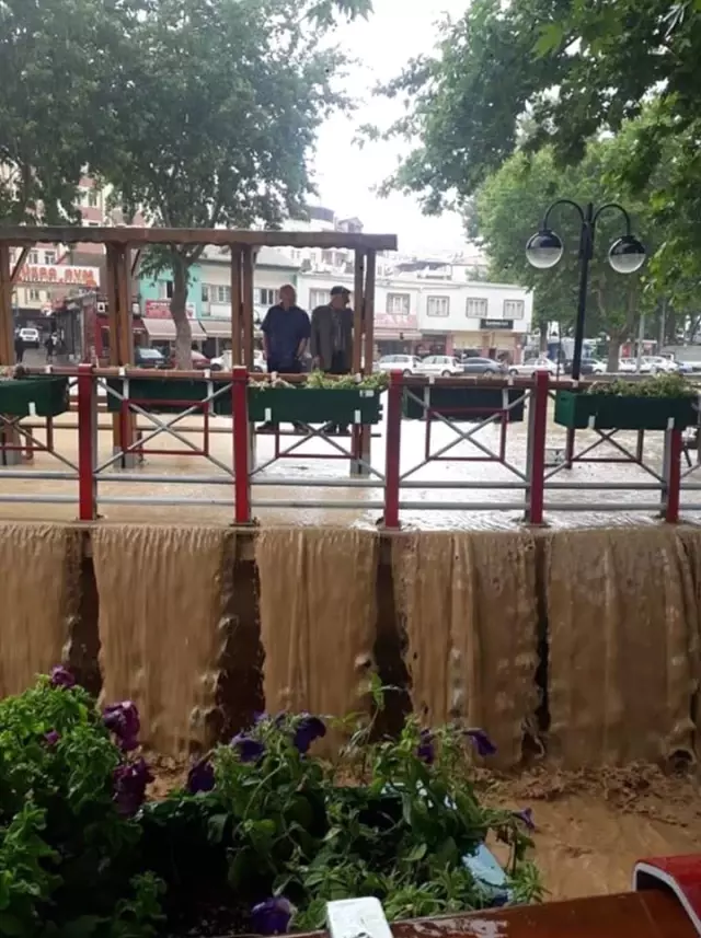 Yahyalı'da sağanak yağış sele neden oldu
