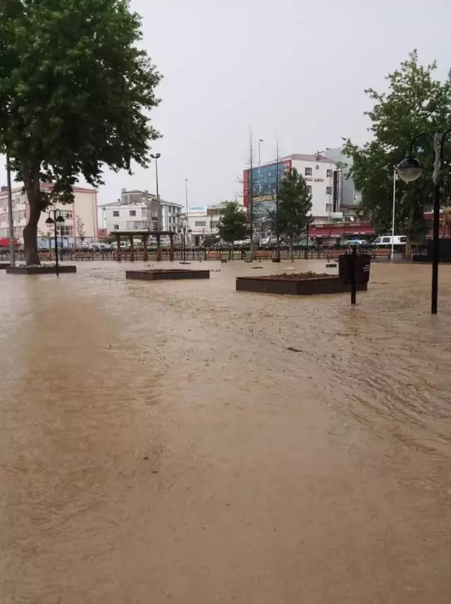 Yahyalı'da sağanak yağış sele neden oldu