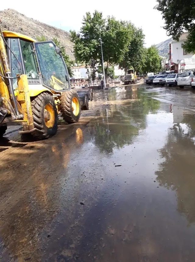 Yahyalı'da sağanak yağış sele neden oldu