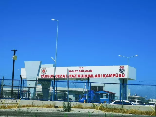 Cezaevindeki hükümlü koğuşu ateşe verdi! 8 infaz memuru hastaneye kaldırıldı